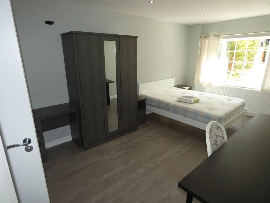 6 bedroom house for rent