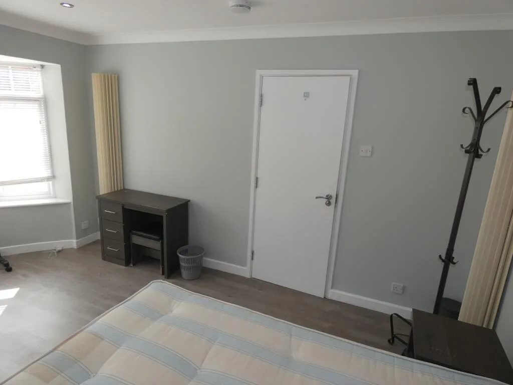 6 bedroom house for rent
