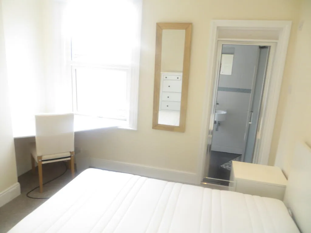 6 bedroom terraced house for rent