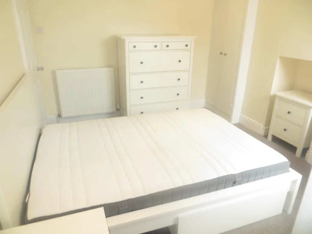 6 bedroom terraced house for rent