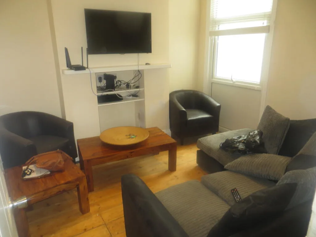 6 bedroom terraced house for rent