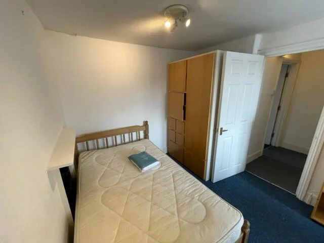 6 bedroom terraced house for rent