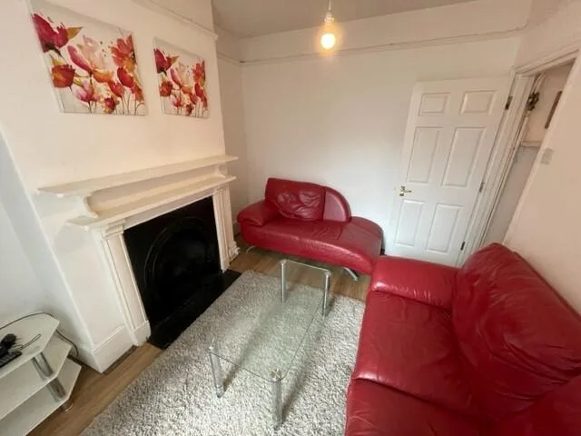 6 bedroom terraced house for rent