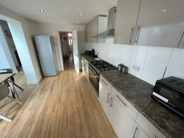 6 bedroom terraced house for rent