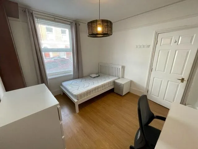 6 bedroom terraced house for rent