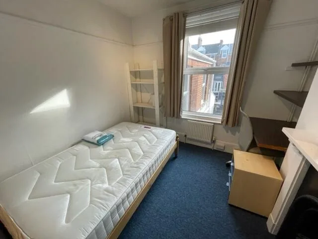 6 bedroom terraced house for rent