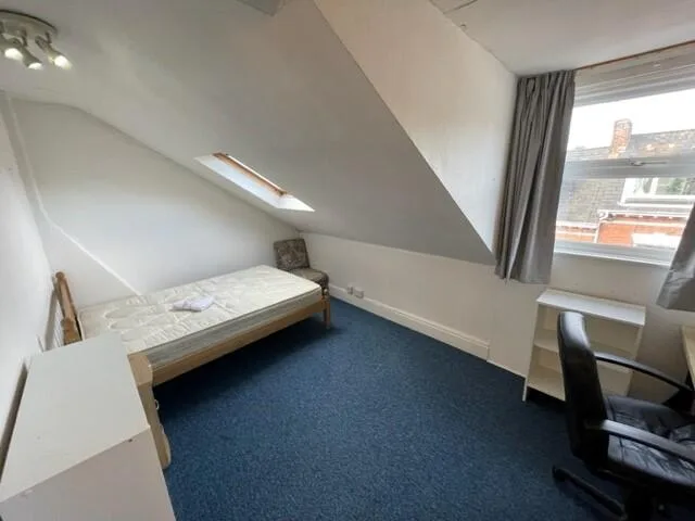 6 bedroom terraced house for rent