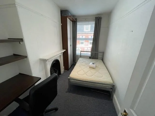 6 bedroom terraced house for rent