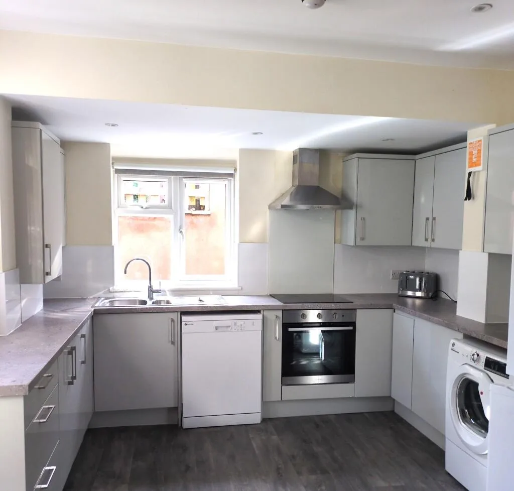 7 bedroom terraced house for rent