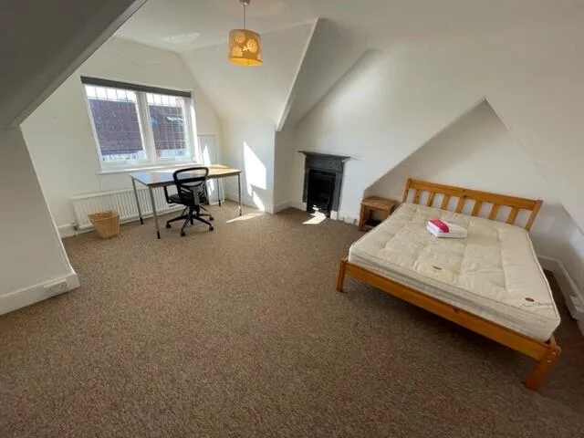 6 bedroom terraced house for rent