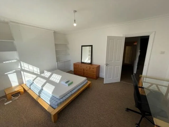 6 bedroom terraced house for rent