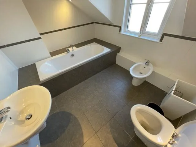 6 bedroom terraced house for rent