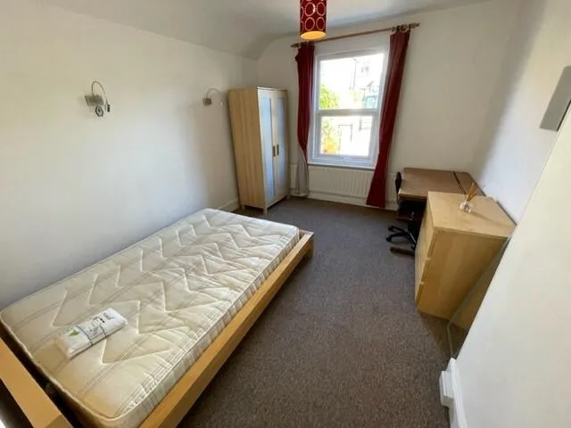 6 bedroom terraced house for rent