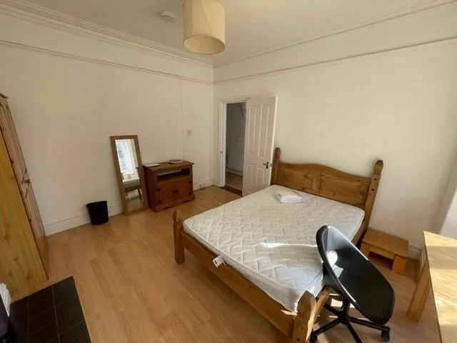 6 bedroom terraced house for rent