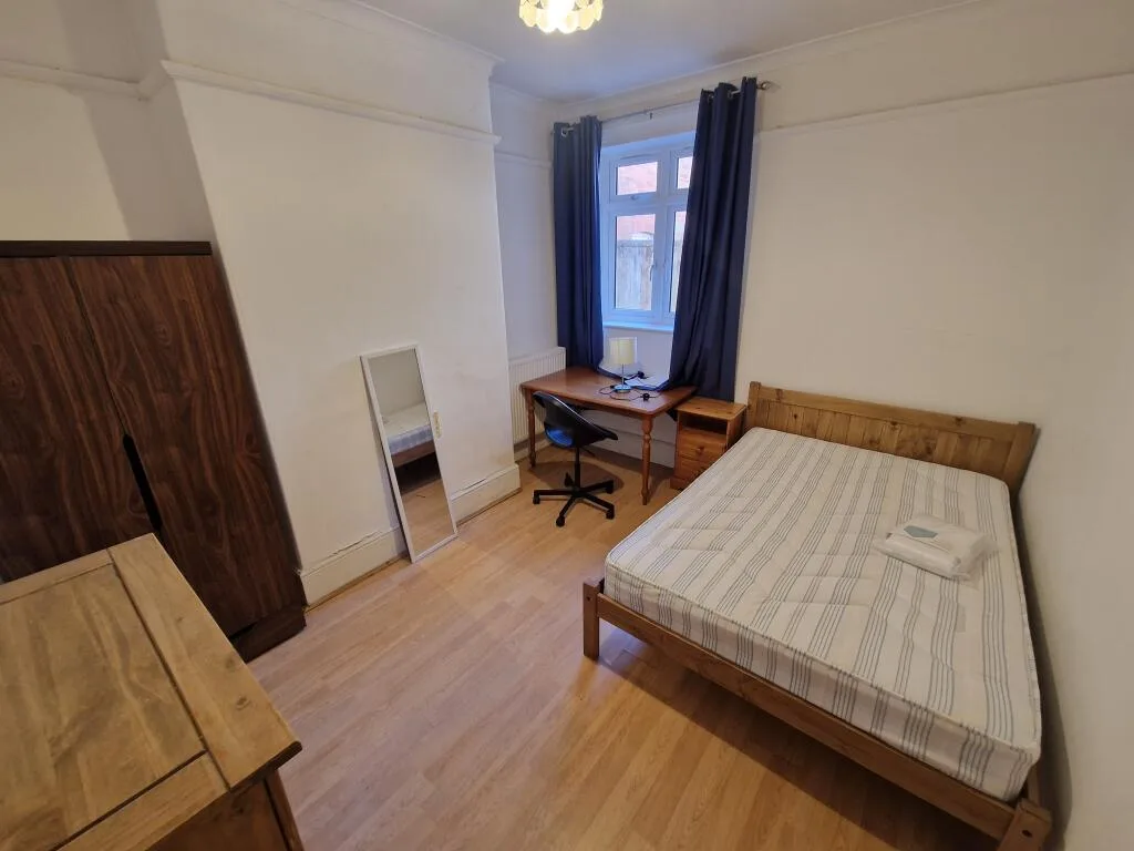6 bedroom terraced house for rent