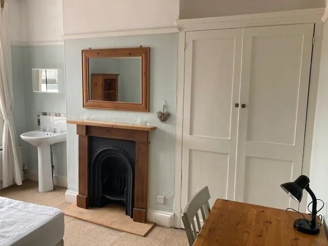 6 bedroom house for rent