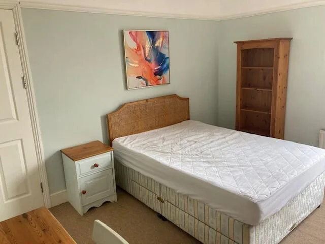 6 bedroom house for rent