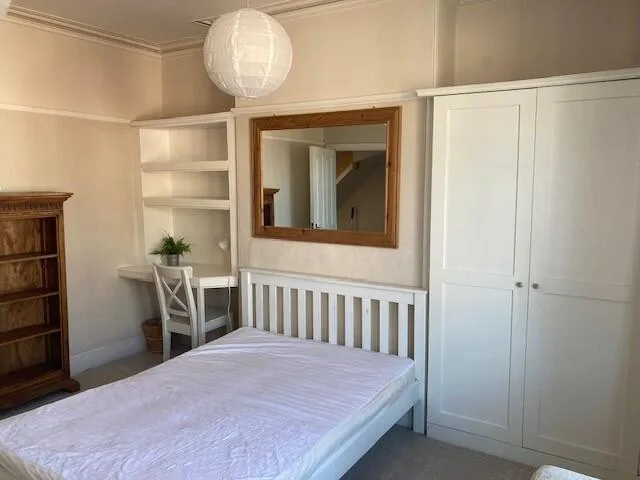 6 bedroom house for rent