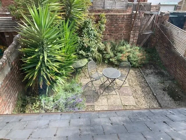 6 bedroom house for rent