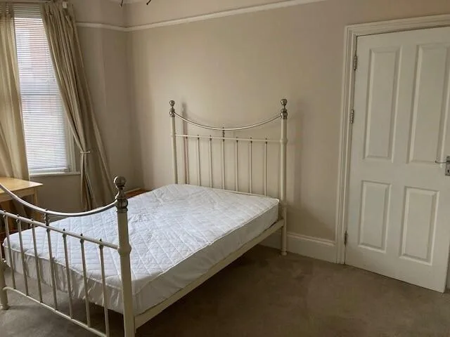 6 bedroom house for rent