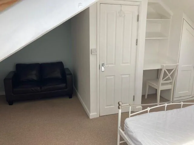 6 bedroom house for rent