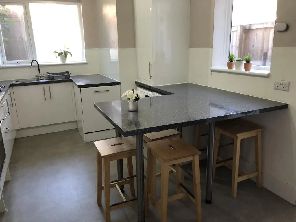 6 bedroom house for rent