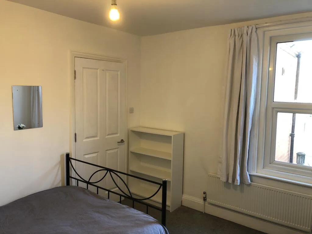 6 bedroom house for rent