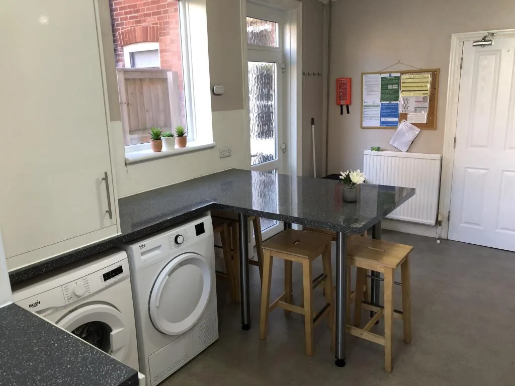 6 bedroom house for rent
