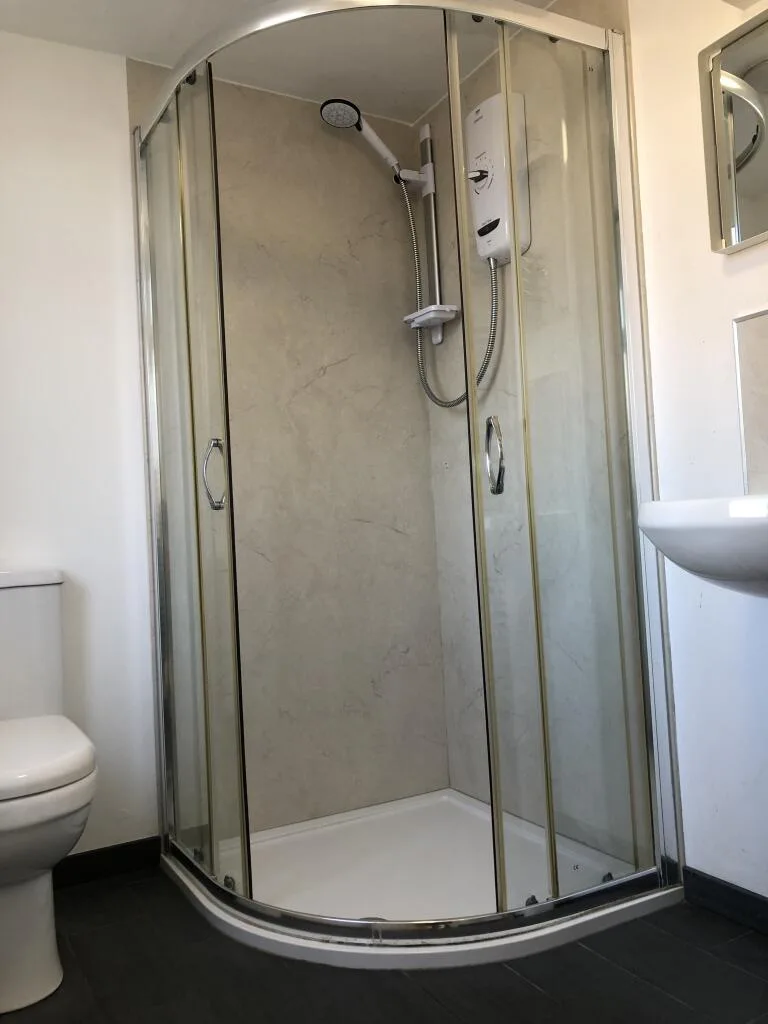 6 bedroom house for rent