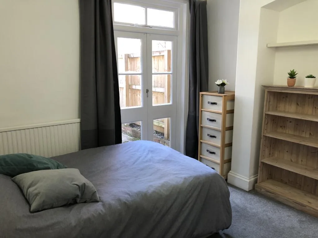 6 bedroom house for rent