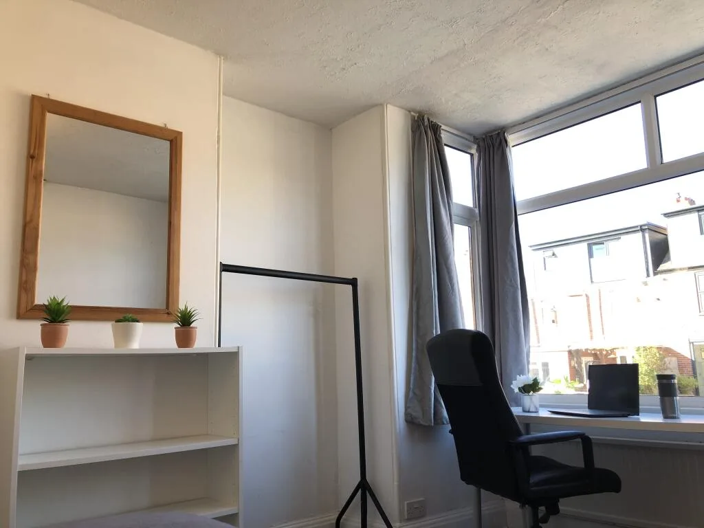 6 bedroom house for rent