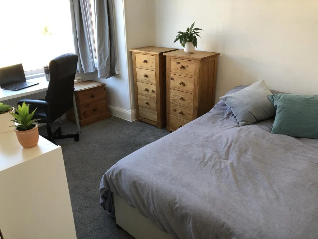 6 bedroom house for rent