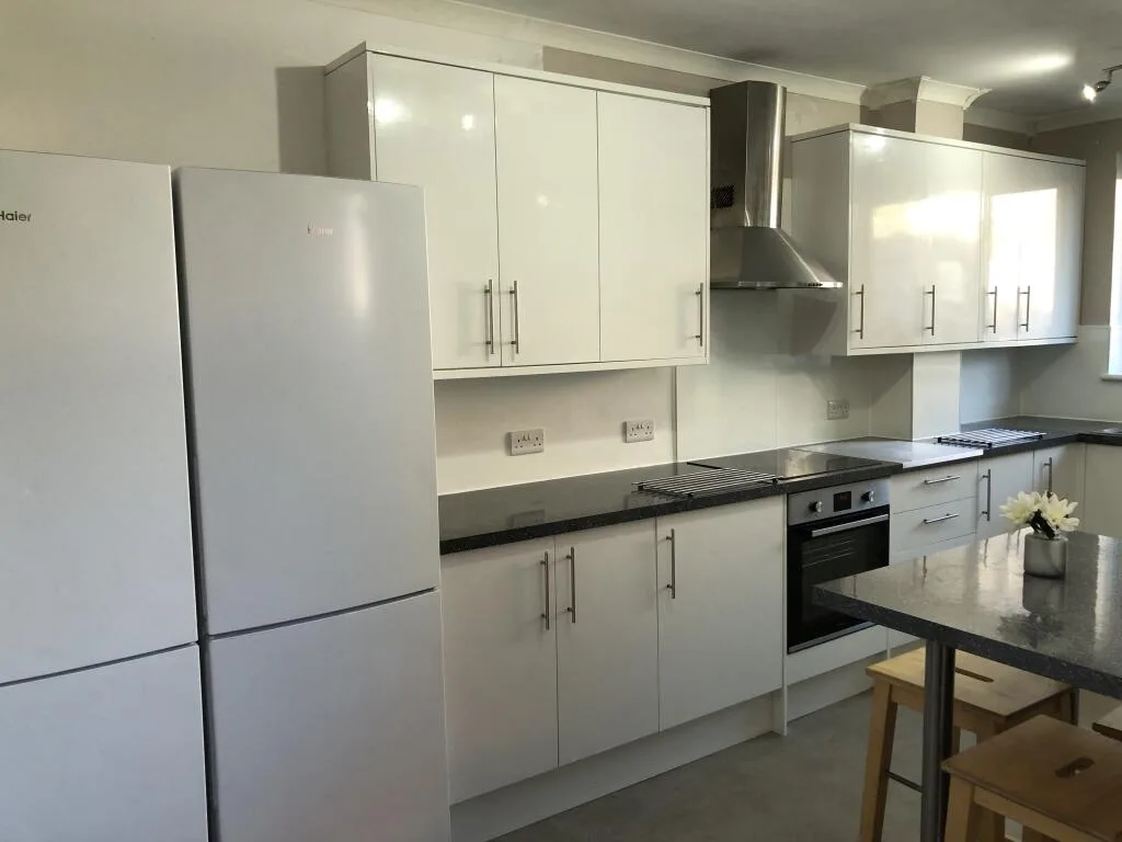 6 bedroom house for rent