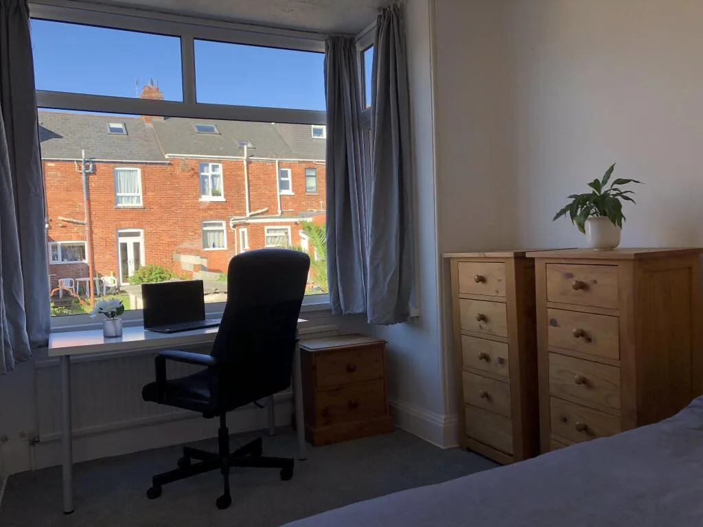 6 bedroom house for rent