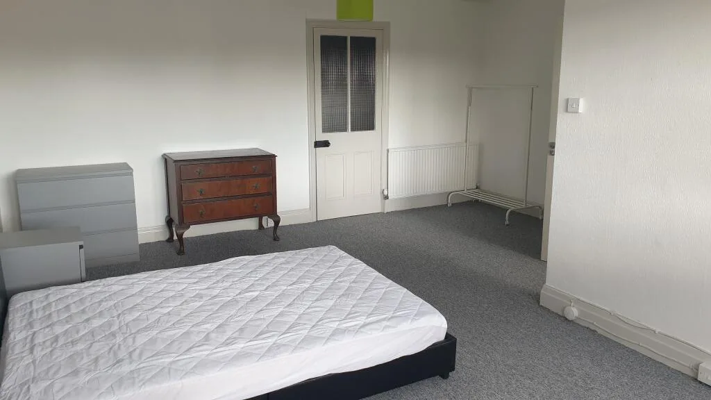 6 bedroom house for rent