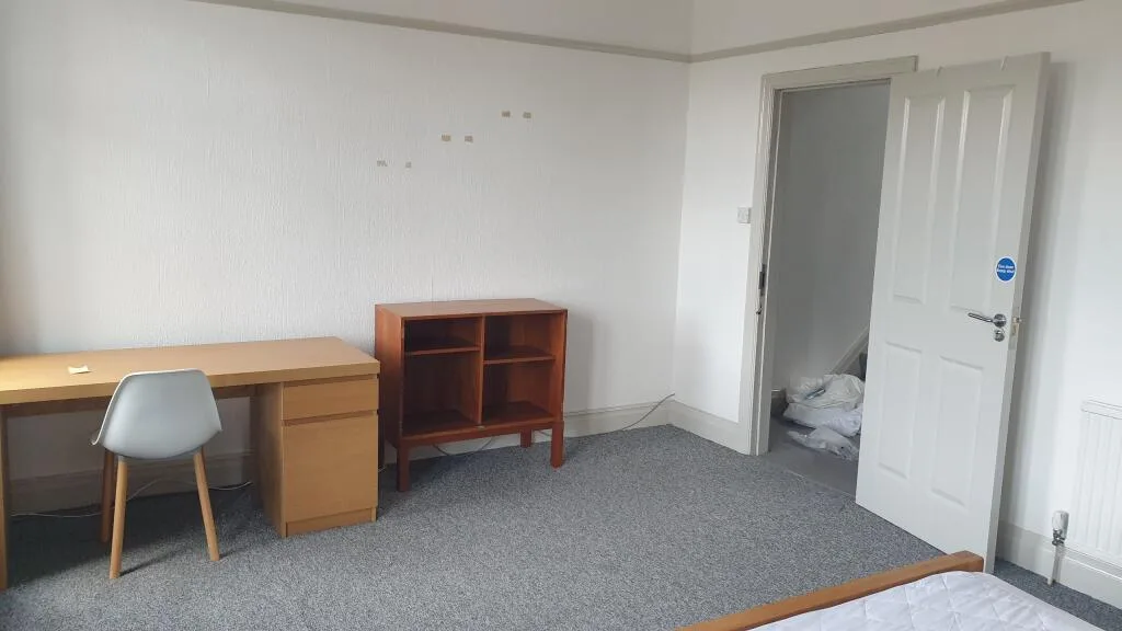 6 bedroom house for rent