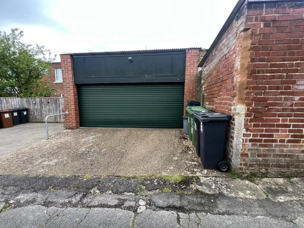 6 bedroom house for rent