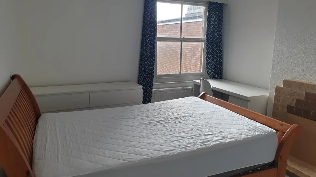 6 bedroom house for rent