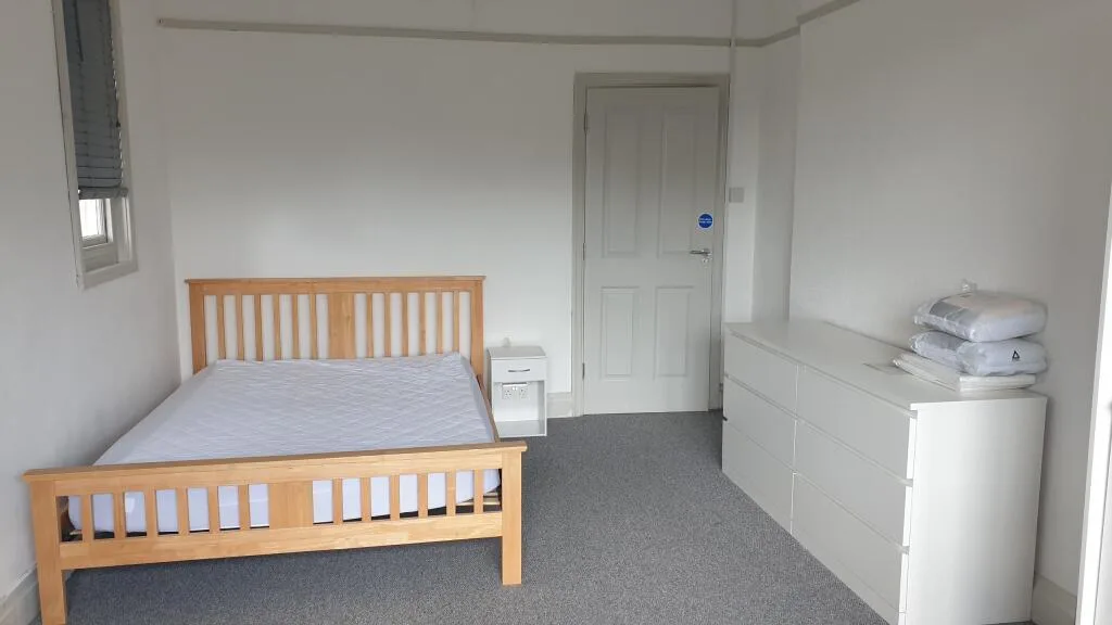 6 bedroom house for rent