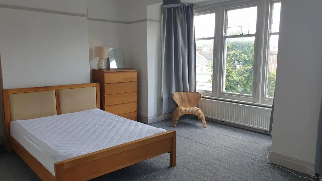 6 bedroom house for rent
