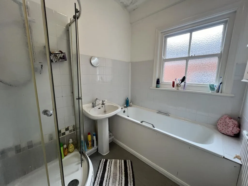 6 bedroom house for rent