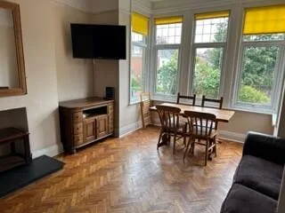 7 bedroom terraced house for rent