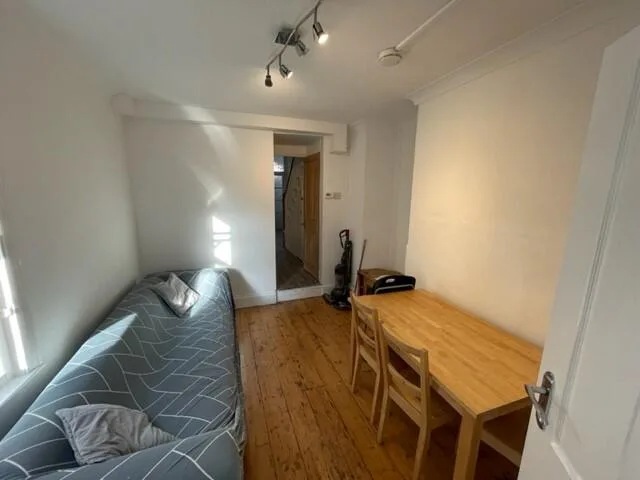 6 bedroom terraced house for rent