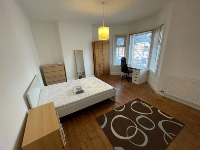 6 bedroom terraced house for rent