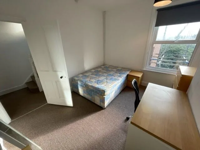 6 bedroom terraced house for rent