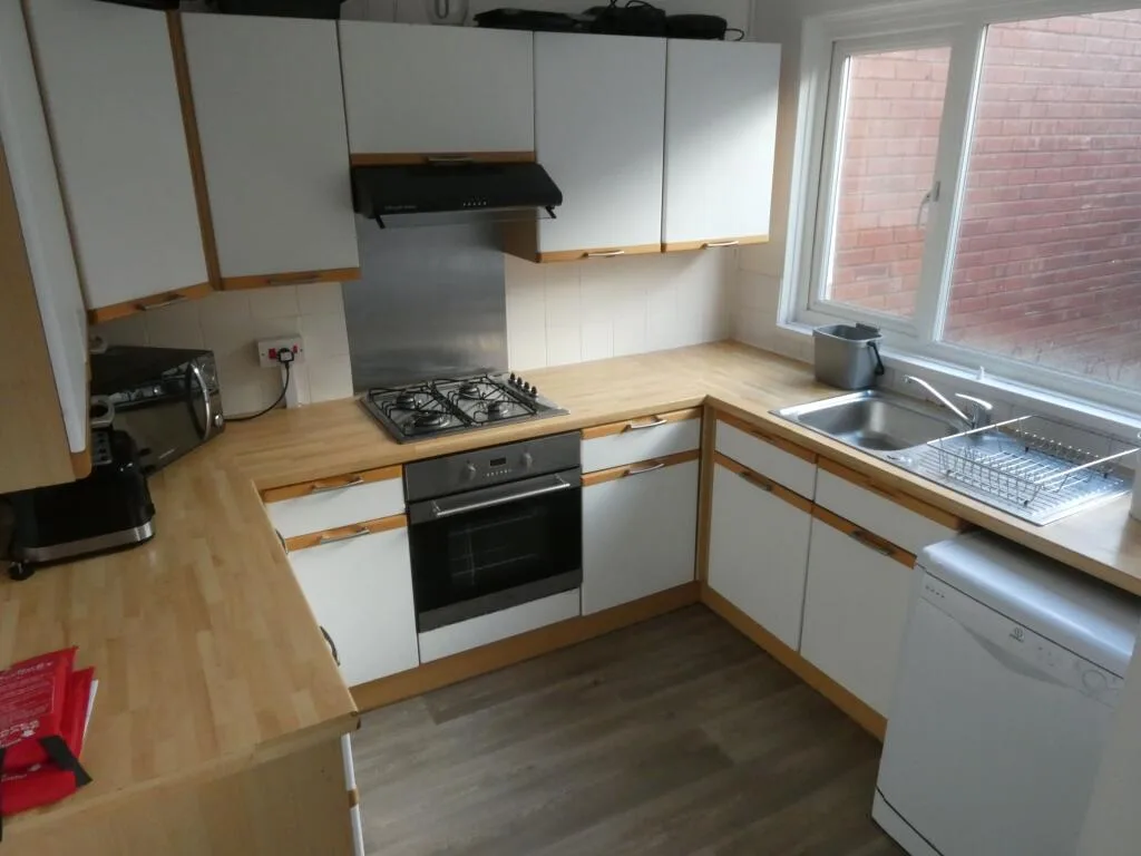 6 bedroom terraced house for rent