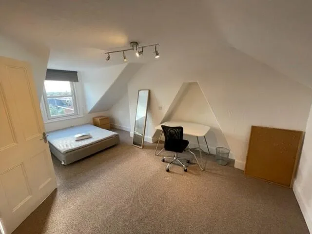 6 bedroom terraced house for rent