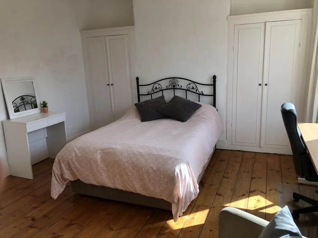 6 bedroom house for rent