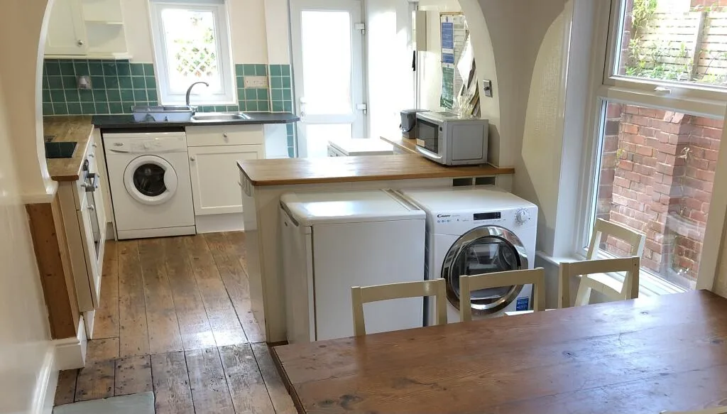 6 bedroom house for rent