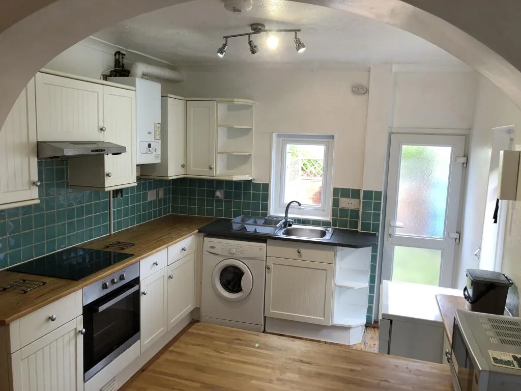 6 bedroom house for rent